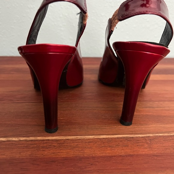 Stuart Weitzman Red Patent Leather Slingback shoes, Sz 6B - Picture 3 of 4
